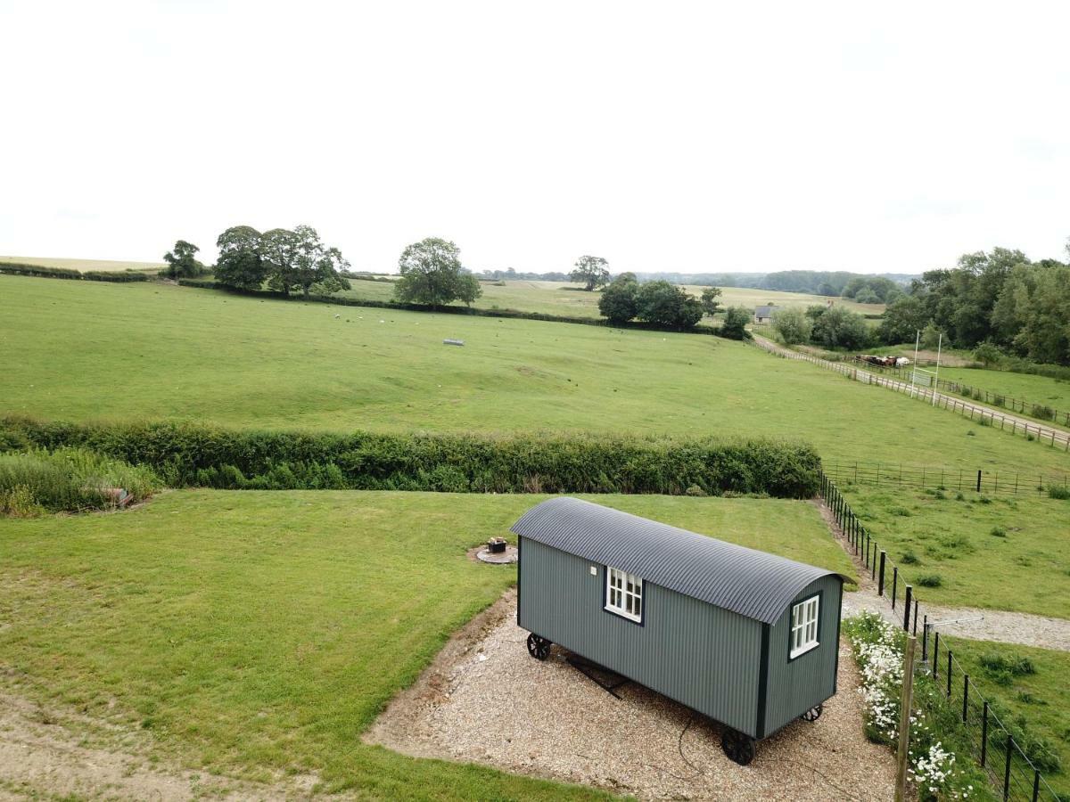 Weatherhead Farm Shepherds Hut Villa Buckingham Exterior photo